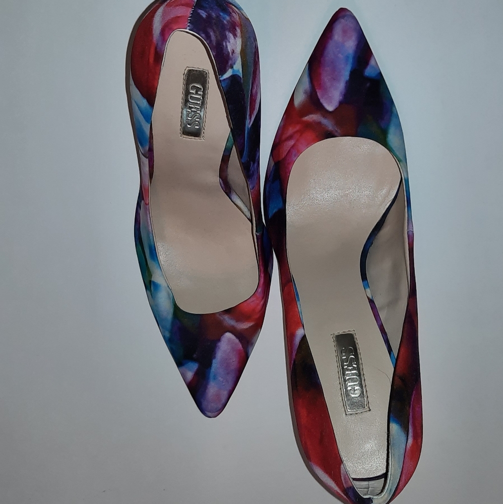Guess floral pattern shoes, sz 6.5
